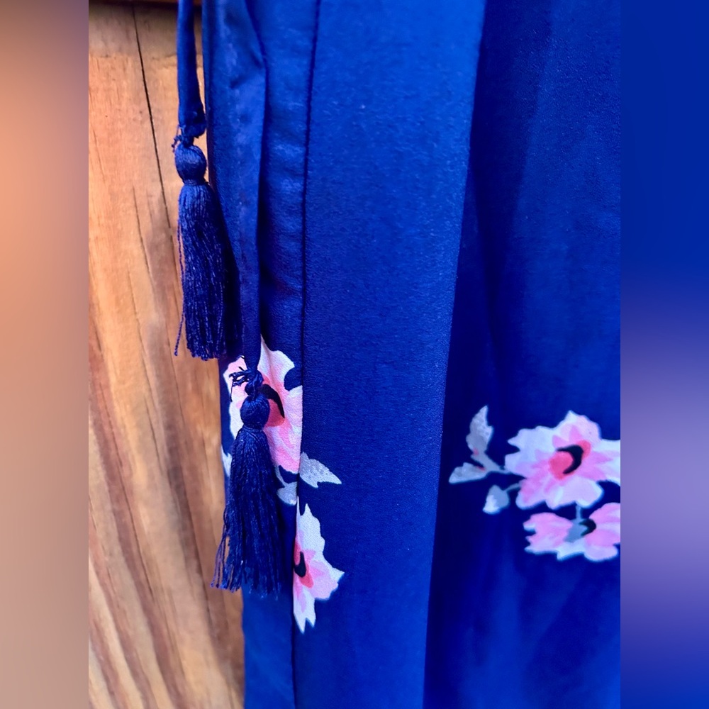 Hint of Blush dress Ruffle Navy Floral Sz. Medium - Picture 7 of 11